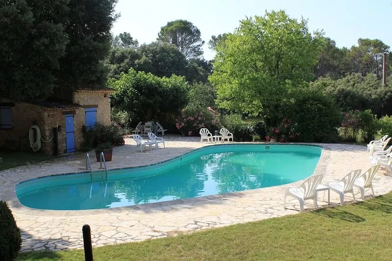 Les Messugues, typical Provencal farmhouse with shared pool, nature, peace