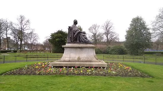 Statue of Isabella Elder