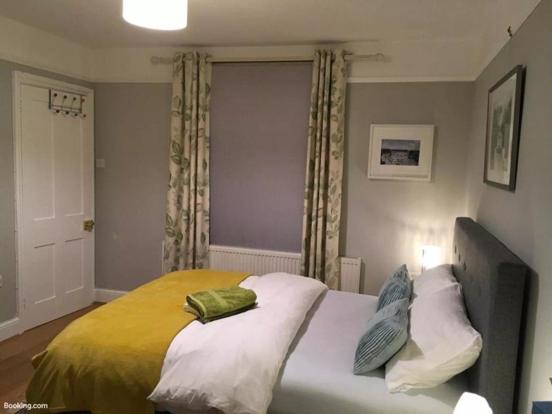 Tranquil, Luxurious Double Bedroom, En-suite, Cosy Private Lounge, Your Own Front Door & Breakfast