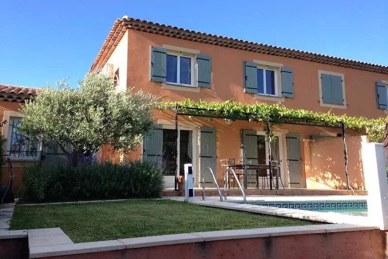 PRIVATE POOL VILLA PUYLOUBIER