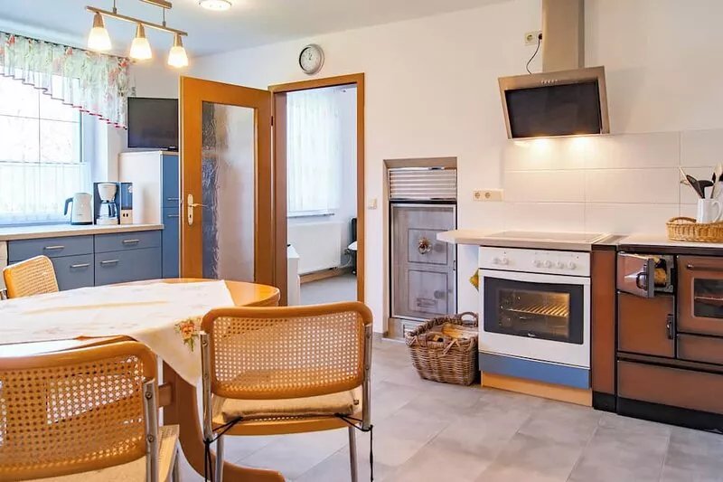 Ground floor apartment for rent on a three-sided farm near the Tharandt forest