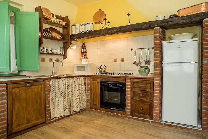 Beautiful villa, private pool WIFI gorgeous gardens & mountain views- peaceful!