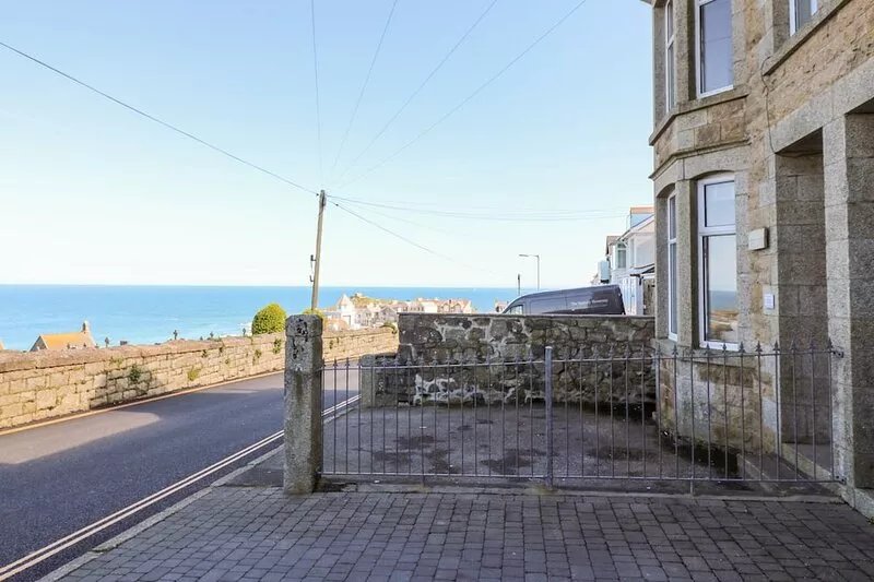 PORTHMEOR BEACH HOUSE, family friendly, with a garden in St Ives