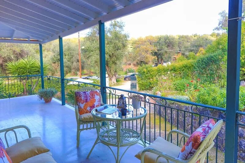 Villa Valentina: A charming villa with pool, walk to beach, WiFi