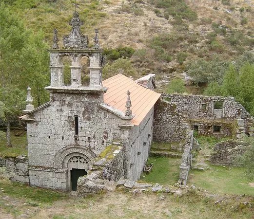 Mosteiro de Santa Maria das Junias