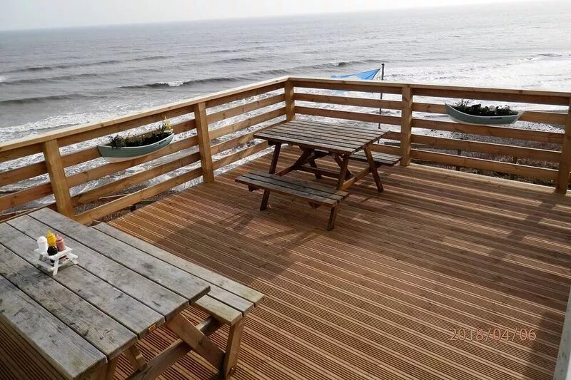 Two bedroom cottage, sleeps 4. light and modern decor - Gym & Pool free- no pets