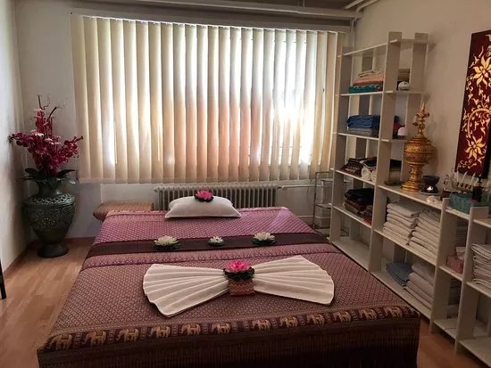 Lisa Massage 236
