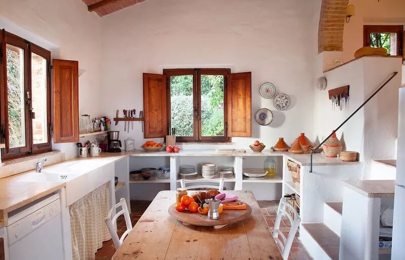 Colombiao di Momo: A Large 17th Century Farmhouse overlooking Tuscan hills