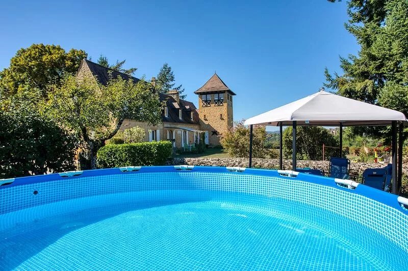 Magnificent Villa on 50 ha overlooking the medieval town of Domme