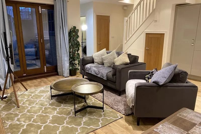 Beautiful 2 Bed House in Wandsworth with Secure Parking /  Outdoor Space