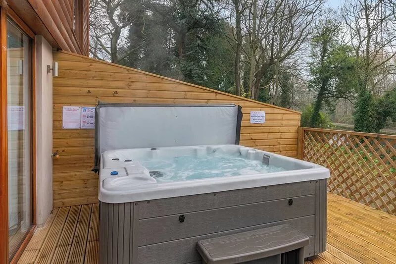 4 bedroom accommodation in Elland