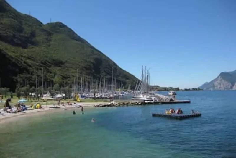 Morena apartment with garden and terrace overlooking the lake, ideal for