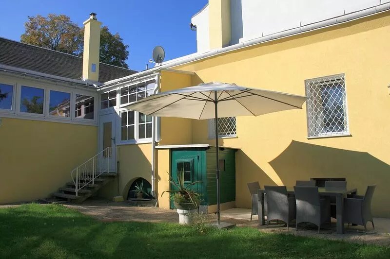'Altwien' house with veranda and a private garden (2011 recently renovated)