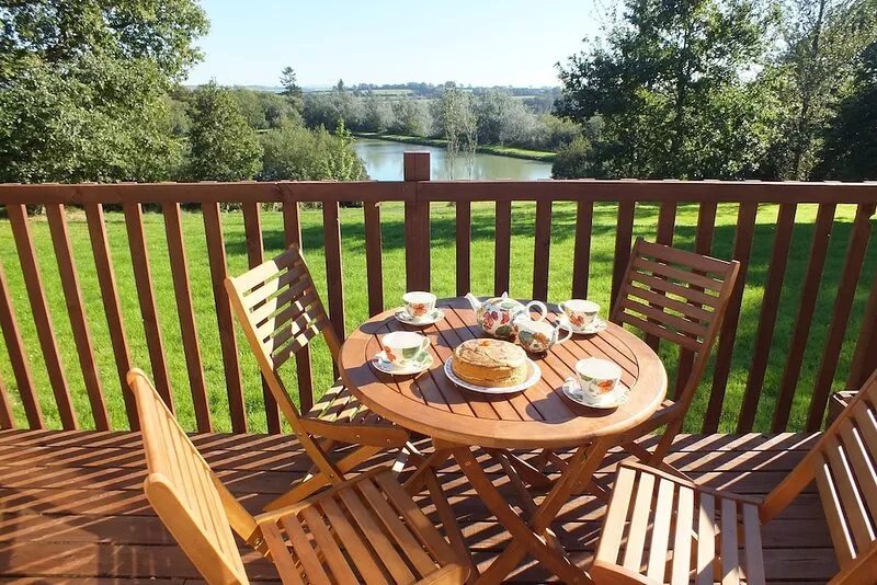 Spacious two-bedroomed fully-accessible lodge with lake view in rural idyll