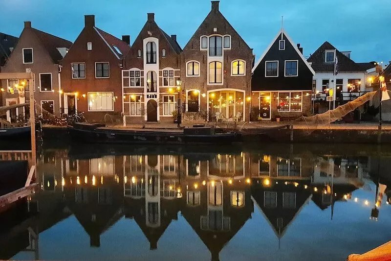 Rent The Dutch Buoy, gorgeous 17th century canal house, 8 kms from Amsterdam.