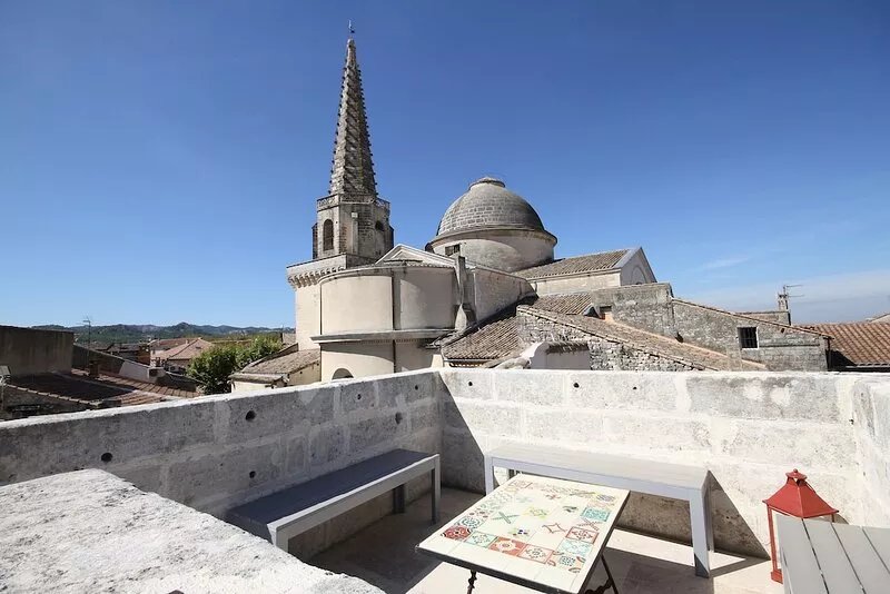 Luxury penthouse apartment in centre of St Rémy with amazing views from terrace