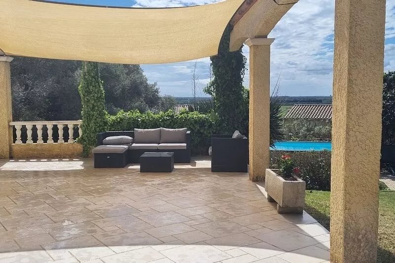 SPACIOUS VILLA ON THE EDGE OF THE CAMARGUE AND THE SEA BETWEEN NÎMES AND