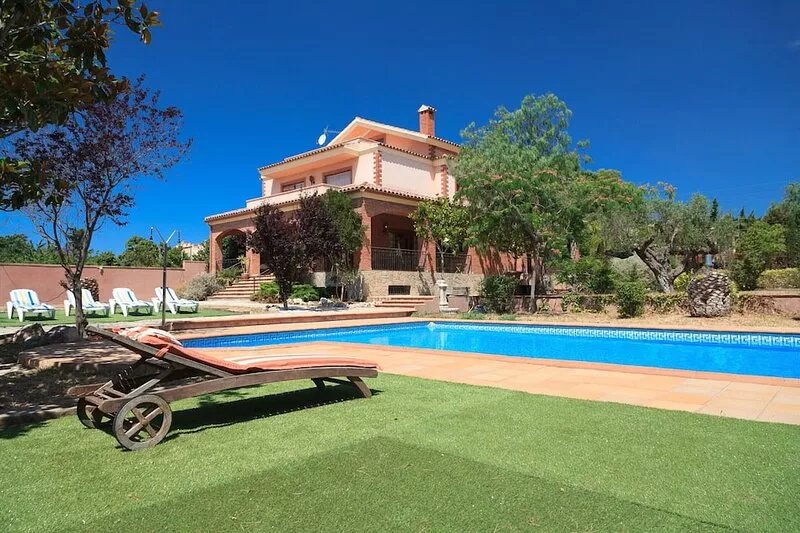 UHC VILLA BOTARELL with large garden and private pool