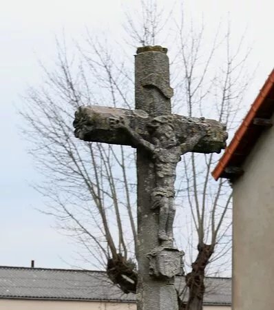 Les Vieilles Croix De Chatenoy-le-royal
