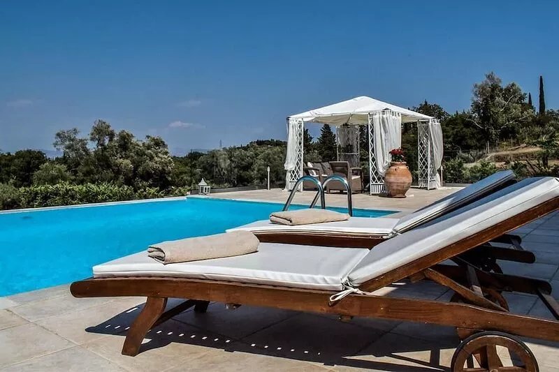 Villa Noulia - Four Bedroom Villa, Sleeps 10