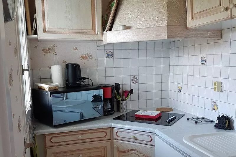 Large 1 bedroom apartment of 35m2 in small quiet residence 2 minutes walk from