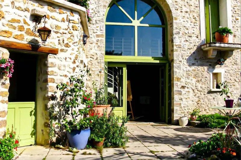 � LA VIE EST BELLE - VILLA WITH SWIMMING POOL - NEAR PARIS & DISNEYLAND �