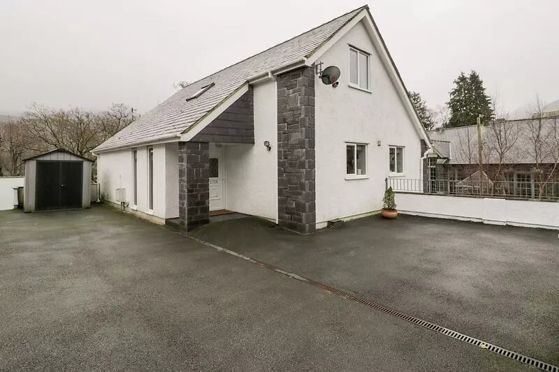 TY COCH, pet friendly, with a garden in Llanberis