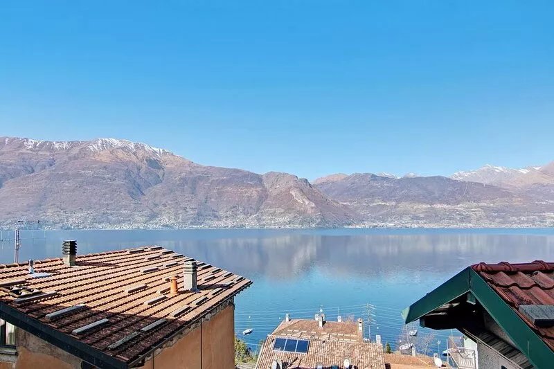 Holiday Home "Bernhouse" with Lake View, Balcony & Wi-Fi