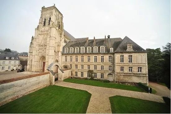 Abbaye de Saint-Riquier - centre culturel departemental