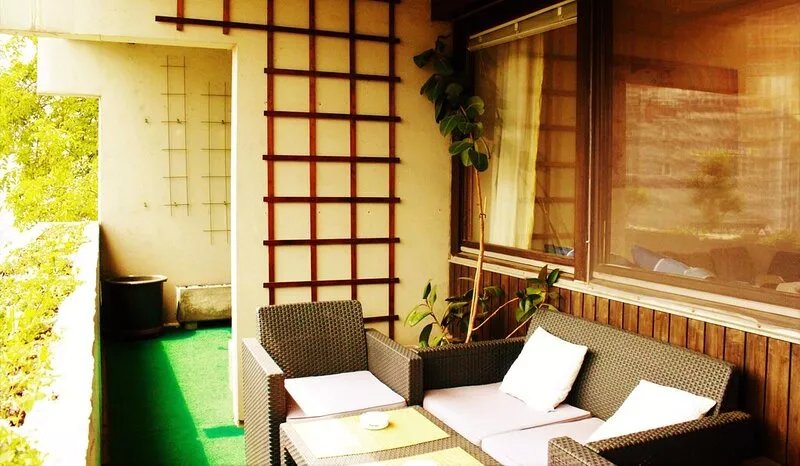 Directly in the center, 64sqm, with balcony.