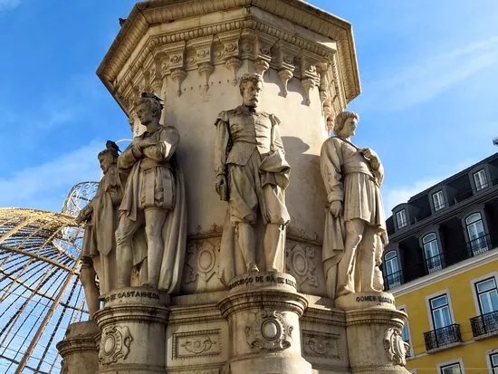 Estatua A Luis De Camoes