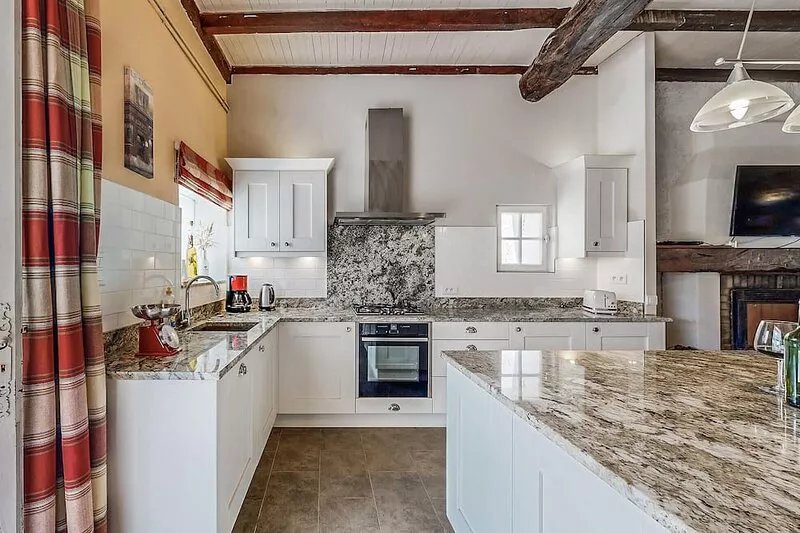 4 bedroom stunning home in Escos