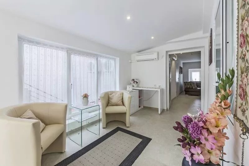 Newly renovated vacation apartment with large terrace in the heart of Pula