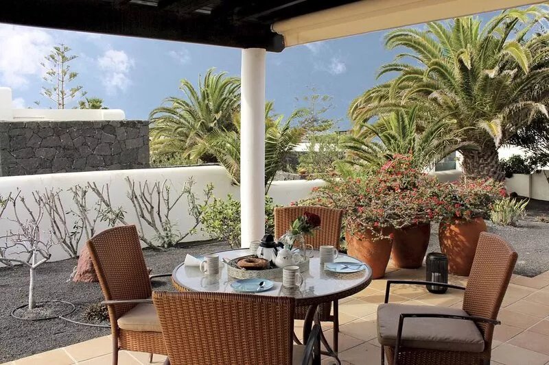 Stylish Detached Villa with Private Heated Pool, Free WiFi, BBQ, Alarm & Garden