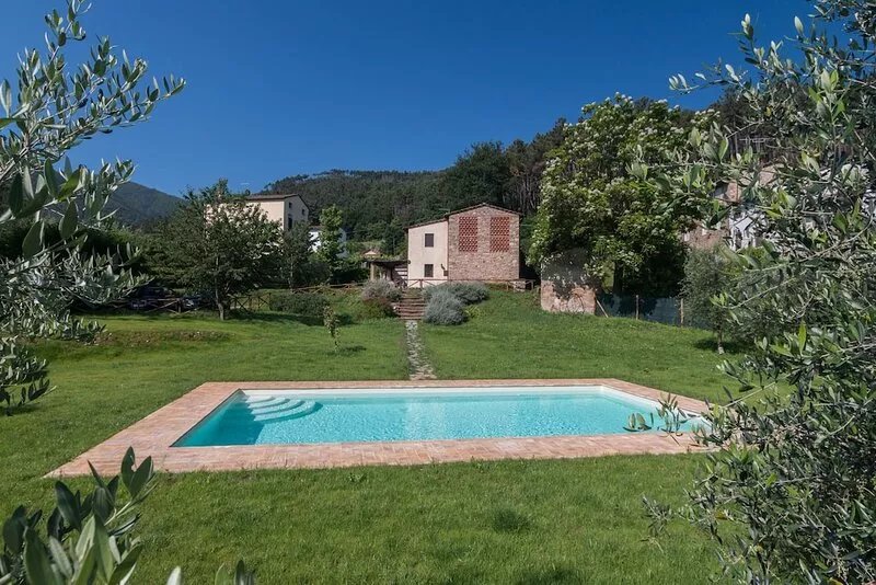 Villa Pergolone - Country House with Pool & Garden close to Lucca and Beaches