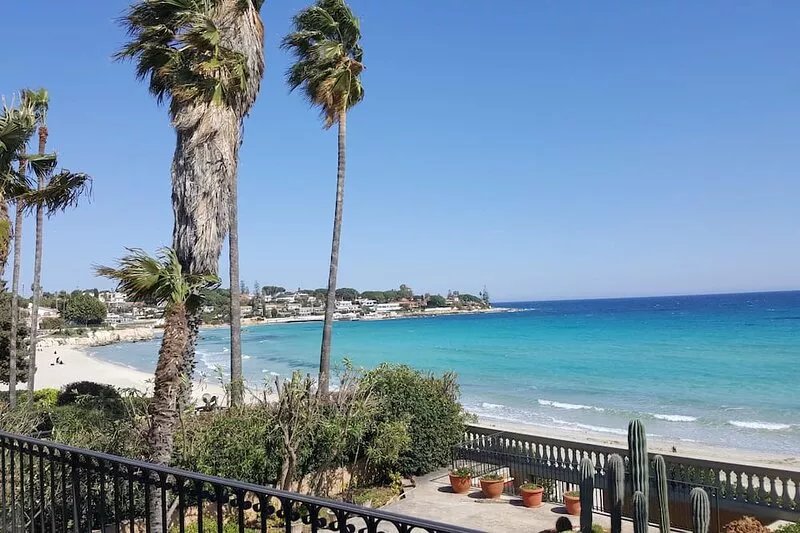 Villa Dream, with 3 bedrooms (8 people), 3 bathrooms. Direct access to the beach