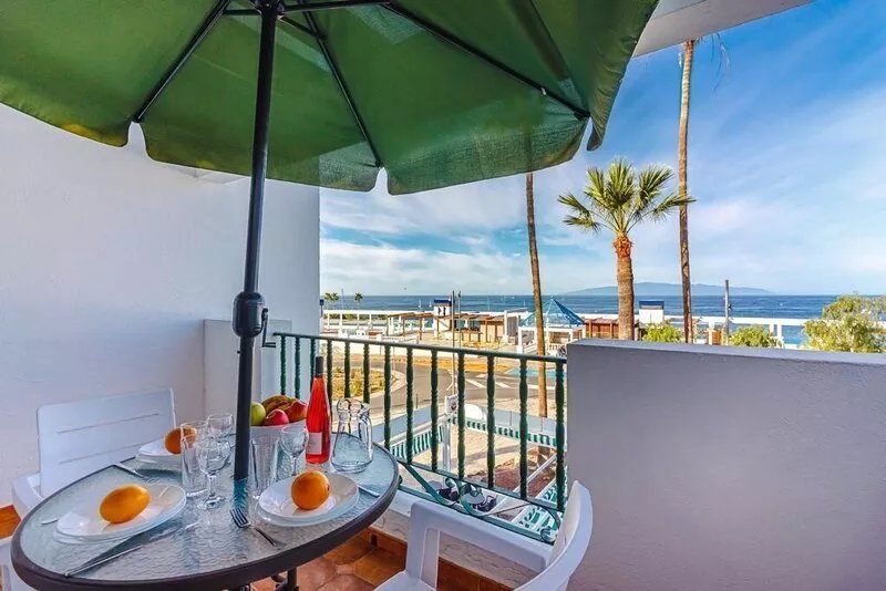 Spectacular apartment with sunset ocean views in Fanabe Beach with free WIFI