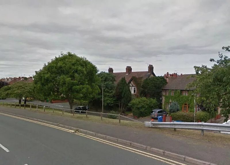 Nicely apointed first floor apartment in secluded area close to transport hubs