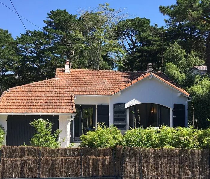 House with gardens La Baule 400m beach and shops 4/6 pers.