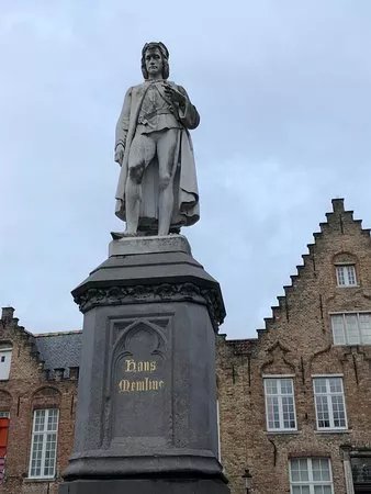 Hans Memling Statue