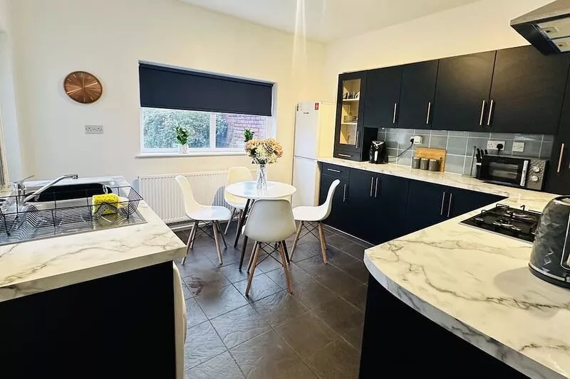 Broomfield Place Coventry 4 Double Bedroom Property