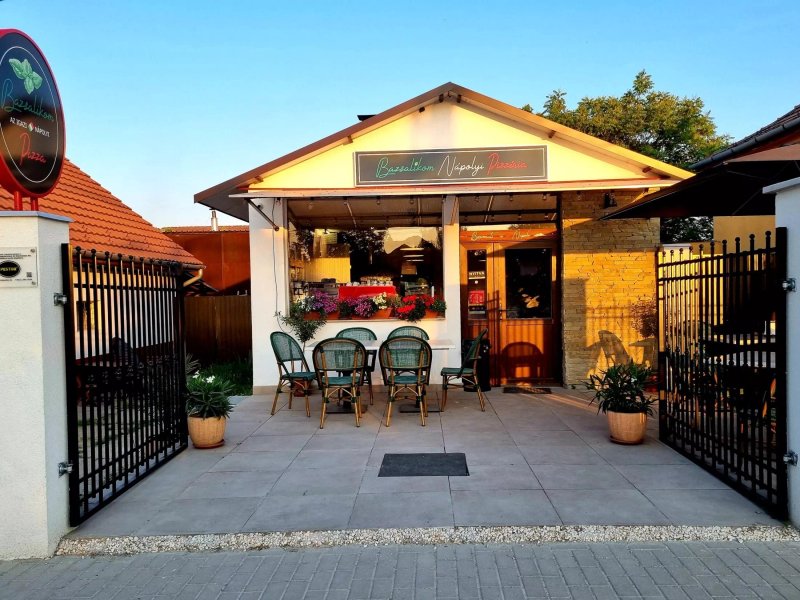 Bazsalikom Napolyi Pizzeria