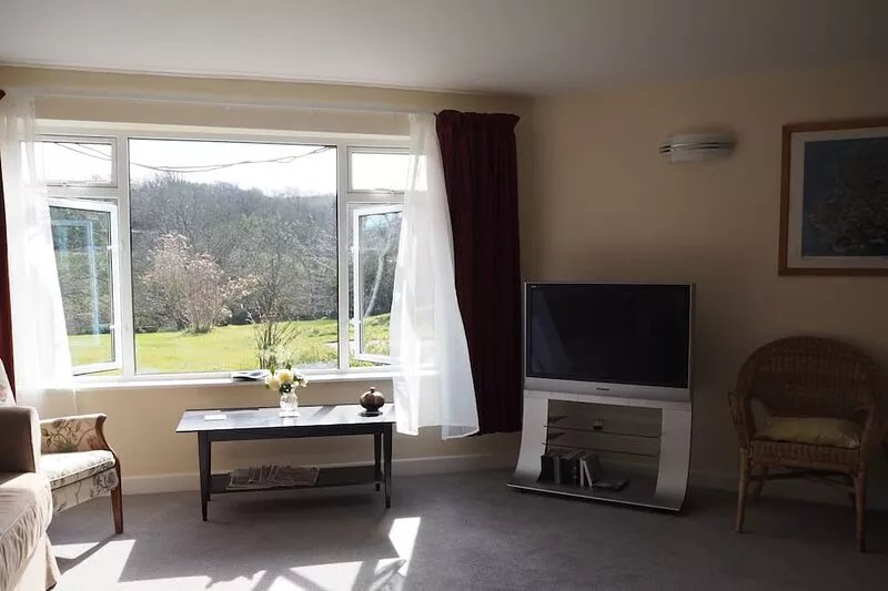 Apartment in superb quiet location close to Truro to visit The Hall for Cornwall