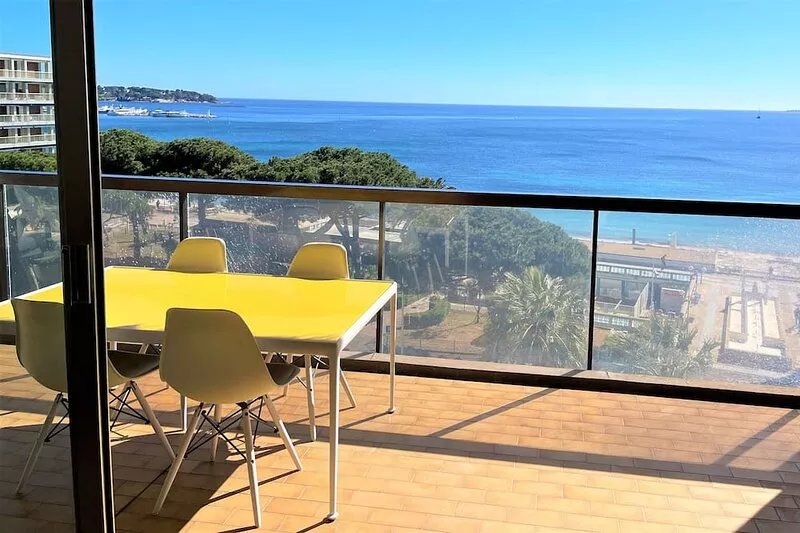 Panoramic sea view, facing the beach, terrace, central heating, air