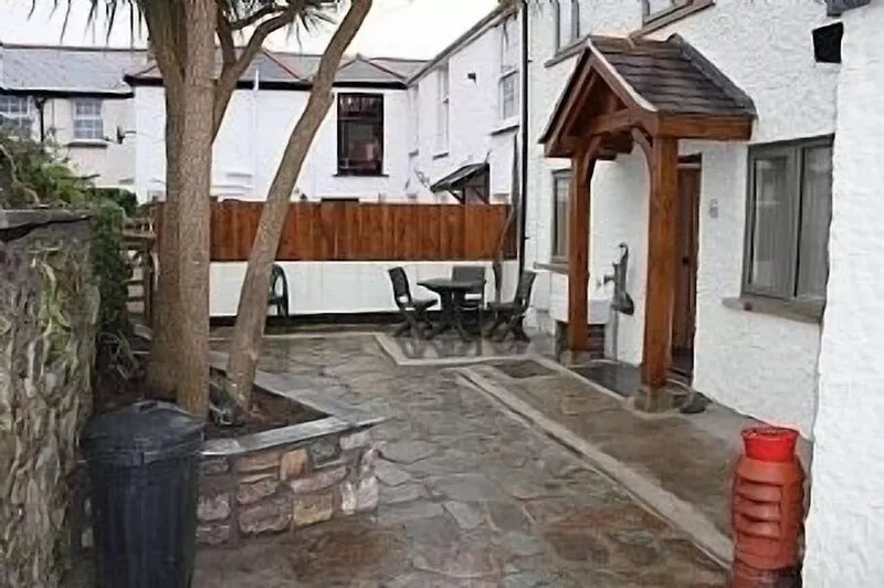 Refurbished Cottage With Large Balcony Overlooking River Neet