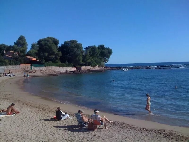 Villa Maeva in Saint Raphael, a mediterranean garden at a stone throw from the