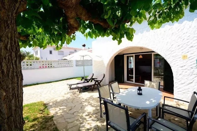 Ginesta - Ground floor house in very quiet area - www·empuriaholidays·com