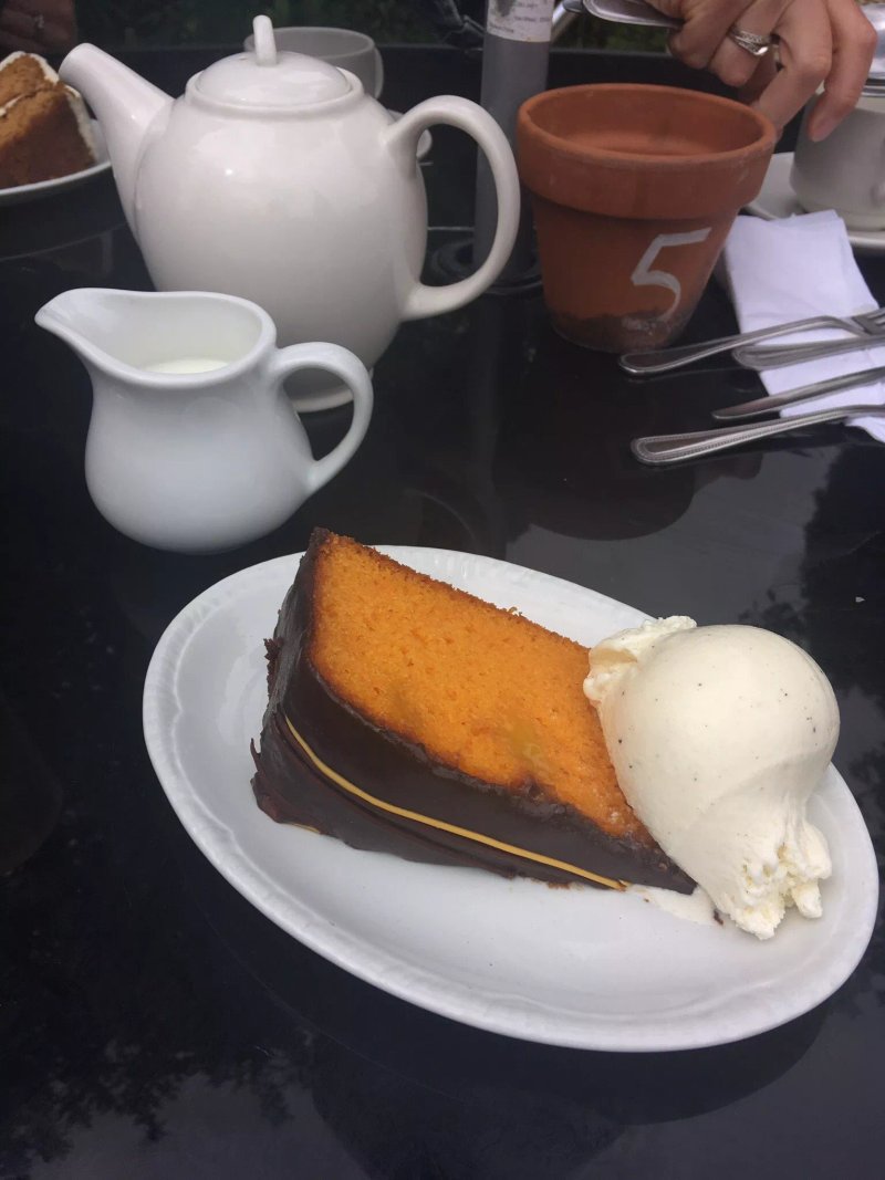 Nutmegs Cafe