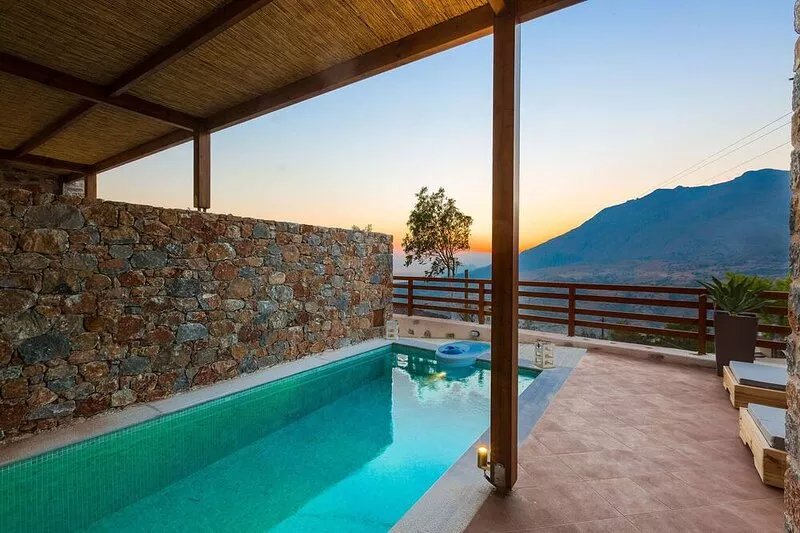 Beautiful sea Views, Close to Clear Water Southern Beaches