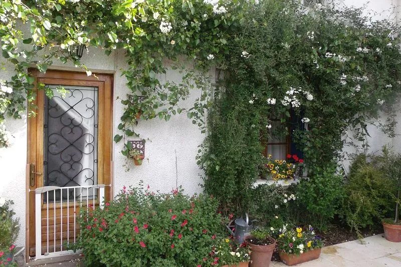 Beautiful Cottage. Enclosed Garden. Pets Welcome